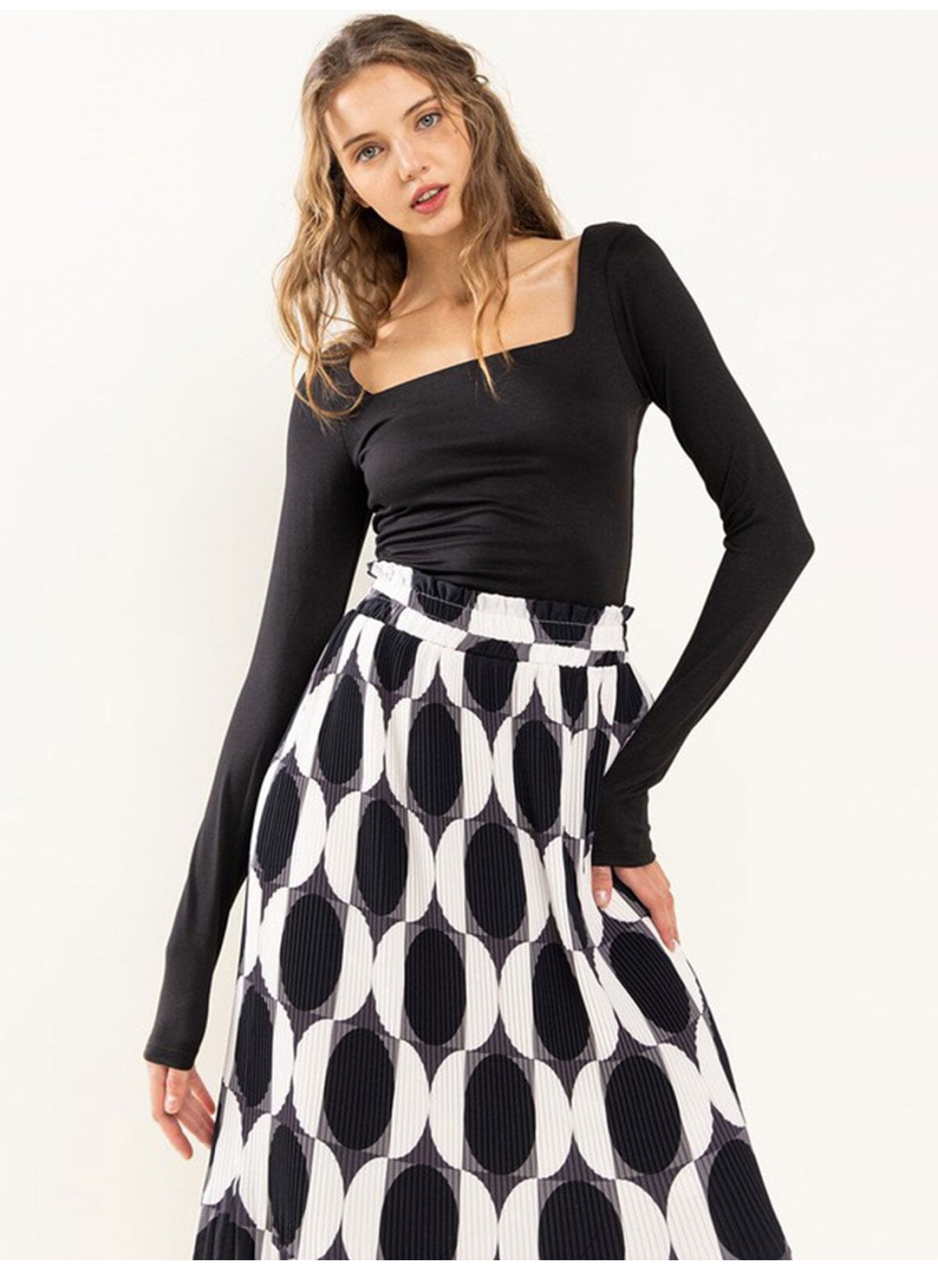 WOMEN'S LONG SLEEVE SQUARE NECK SOLID BODYSUIT