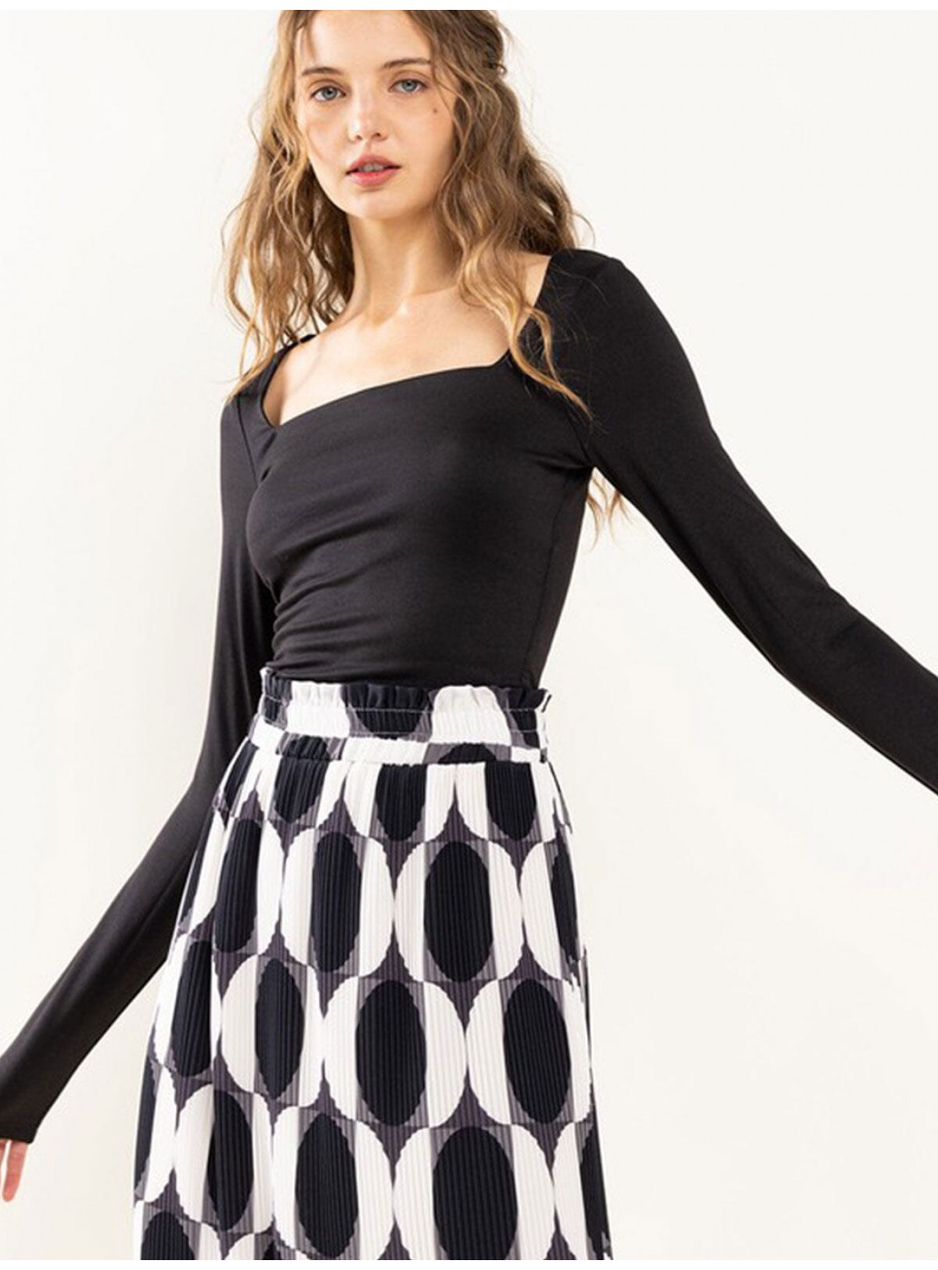 WOMEN'S LONG SLEEVE SQUARE NECK SOLID BODYSUIT