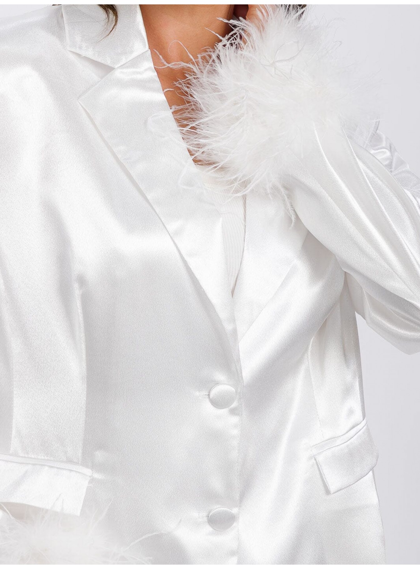 WOMEN'S LONG SLEEVE BUTTON CLOSURE FRONT POCKETS FEATHER DETAILED BLAZER WOMEN'S LONG SLEEVE BUTTON CLOSURE FRONT POCKETS FEATHER DETAILED BLAZER