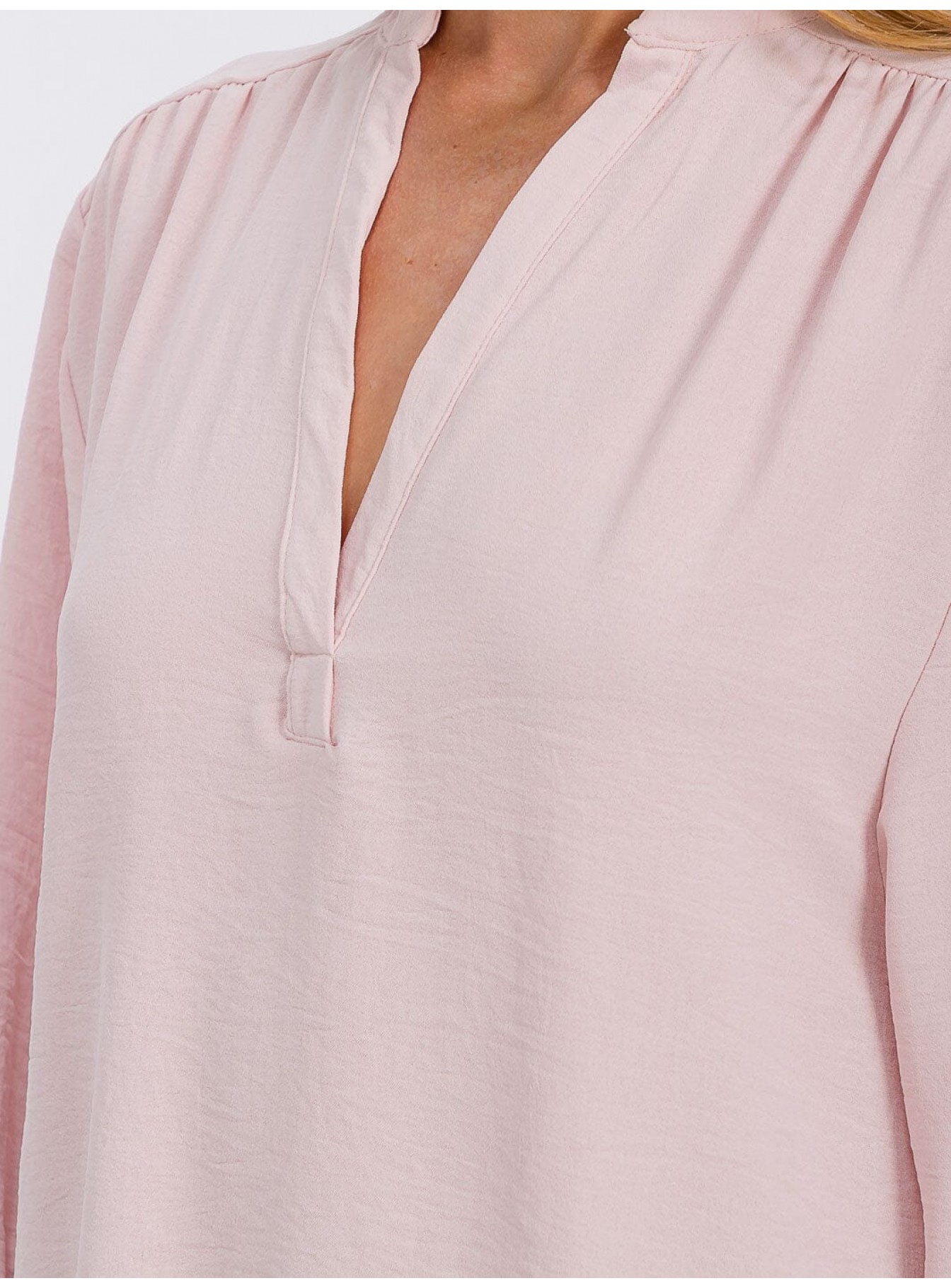 WOMEN'S 3/4 SLEEVE V-NECK HIGH-LOW BLOUSE WOMEN'S 3/4 SLEEVE V-NECK HIGH-LOW BLOUSE