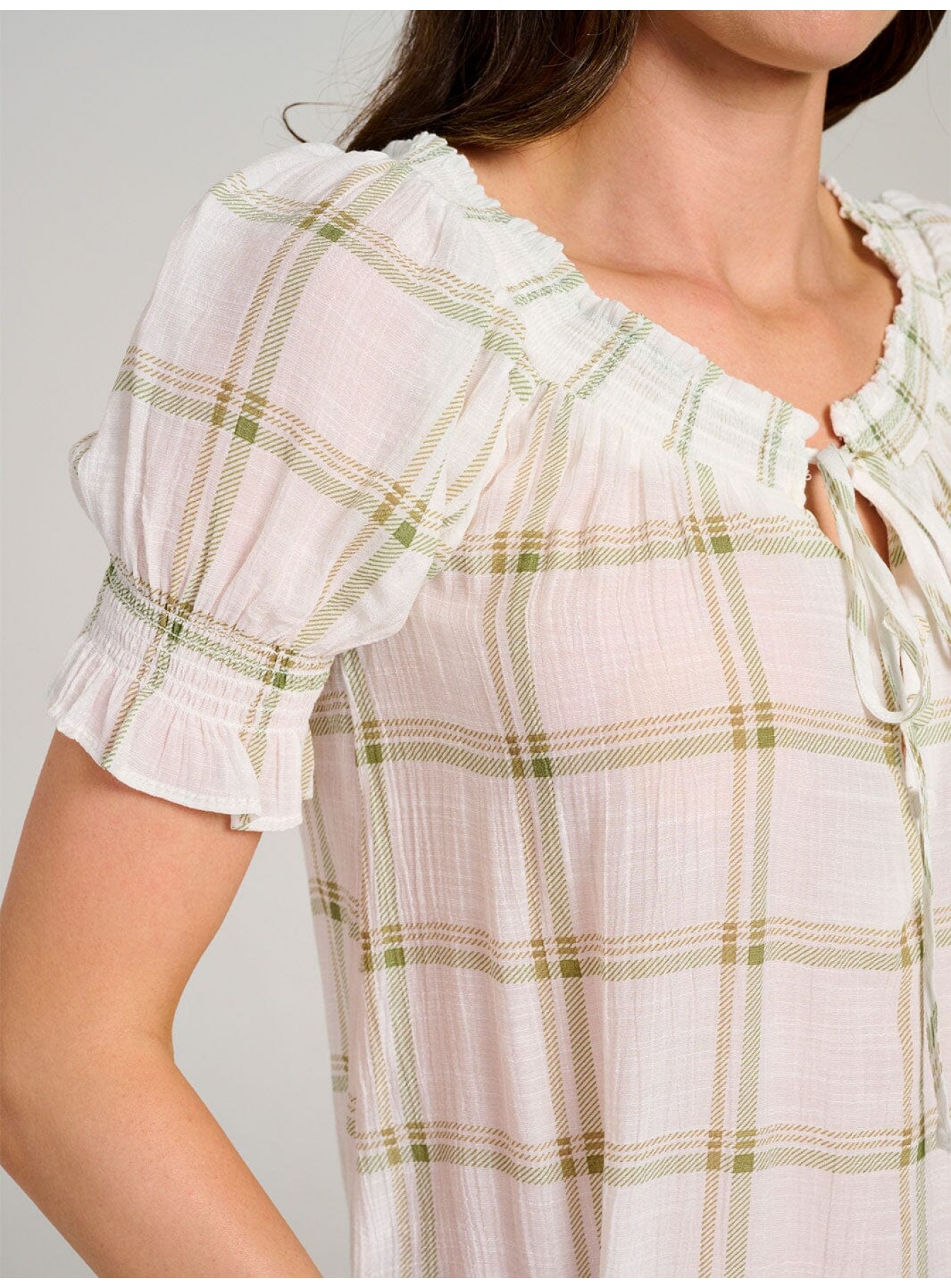 WOMEN'S SHORT PUFF SLEEVE PLAID BLOUSE WOMEN'S SHORT PUFF SLEEVE PLAID BLOUSE