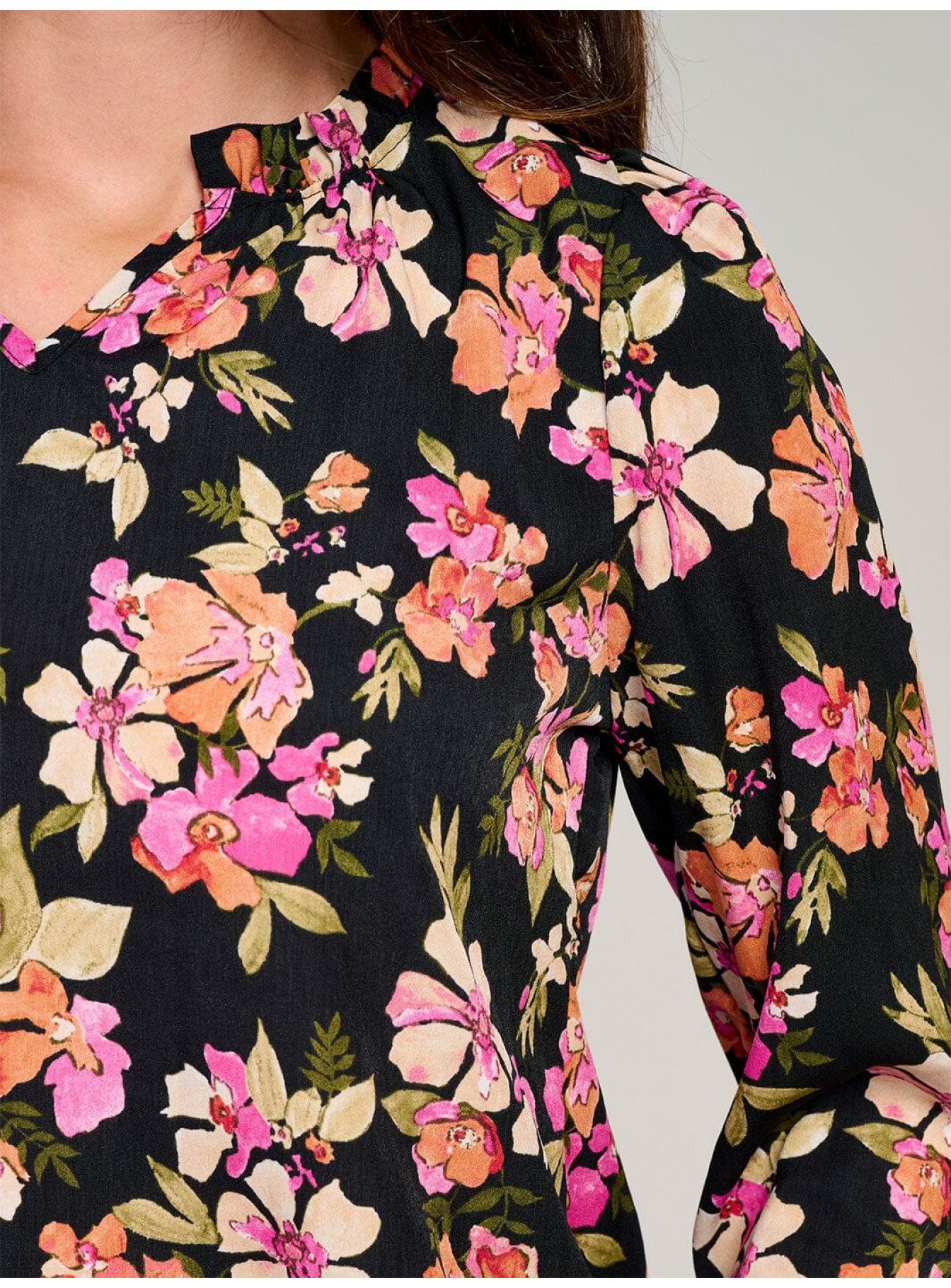 WOMEN'S LONG SLEEVE V-NECK RUFFLE HIGH-LOW FLORAL BLOUSE WOMEN'S LONG SLEEVE V-NECK RUFFLE HIGH-LOW FLORAL BLOUSE