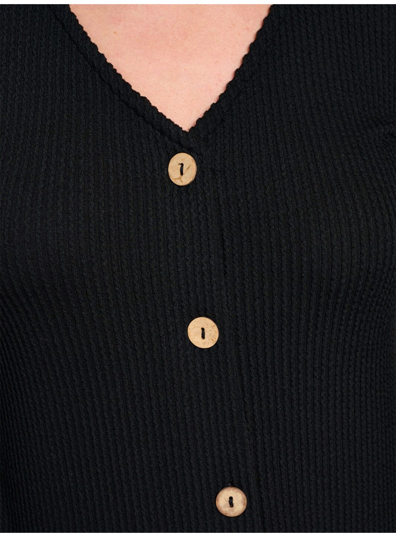 WOMEN'S LONG SLEEVE BUTTON CLOSURE RIBBED TOP WOMEN'S LONG SLEEVE BUTTON CLOSURE RIBBED TOP