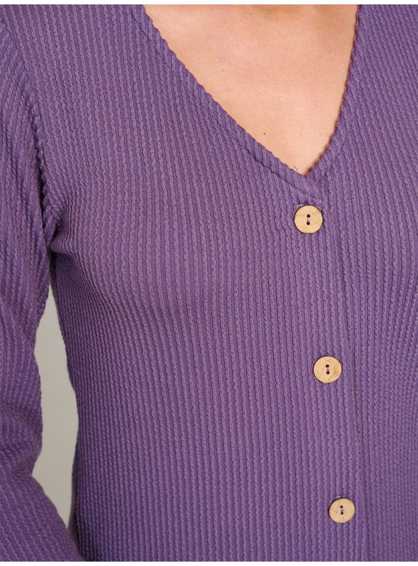 WOMEN'S LONG SLEEVE BUTTON CLOSURE RIBBED TOP WOMEN'S LONG SLEEVE BUTTON CLOSURE RIBBED TOP