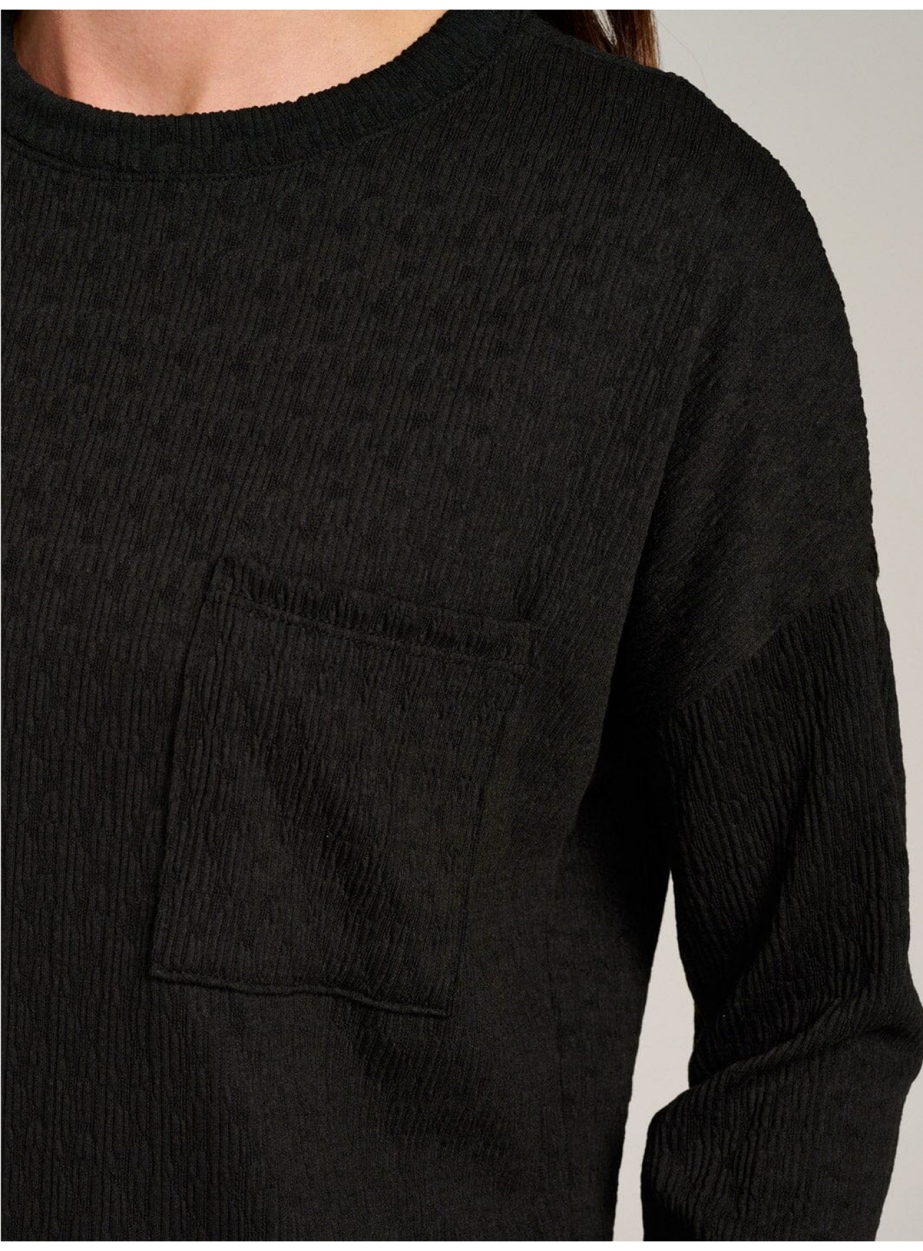 WOMEN'S LONG SLEEVE FRONT POCKET DETAILED BLOUSE