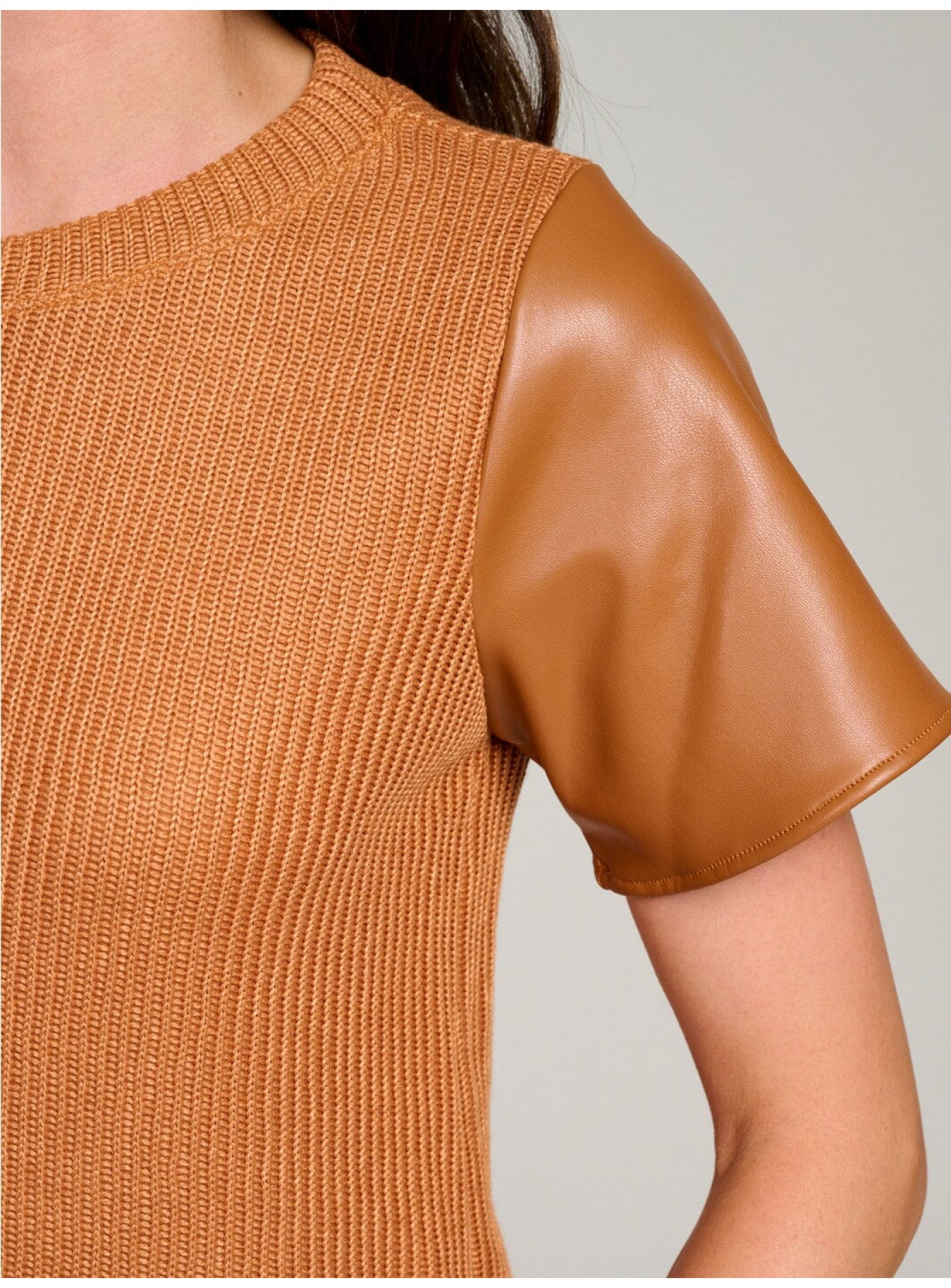 WOMEN'S SHORT SLEEVE KNIT CONTRAST PU PLEATHER BLOUSE