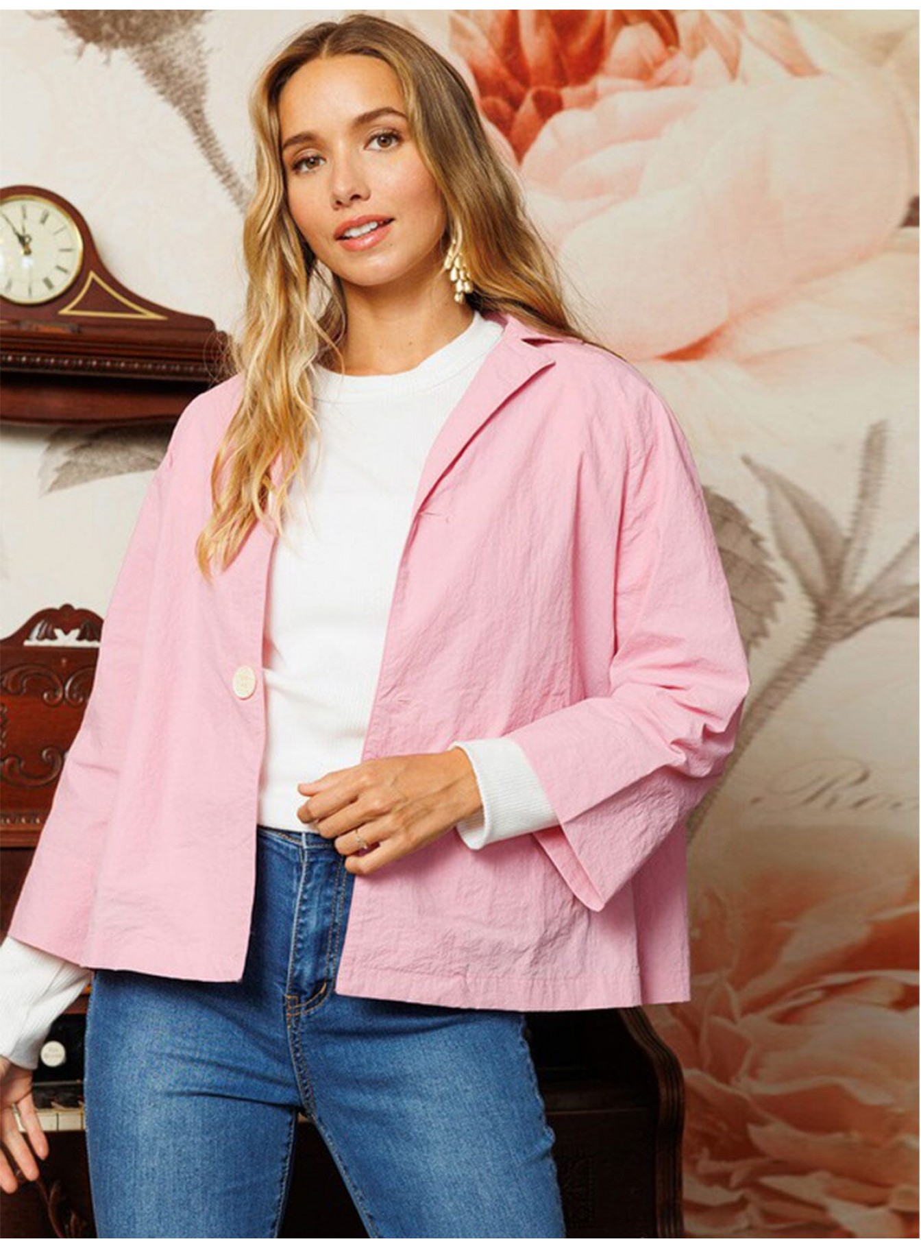 WOMEN'S LONG SLEEVE BUTTON CLOSURE FRONT POCKETS BLAZER