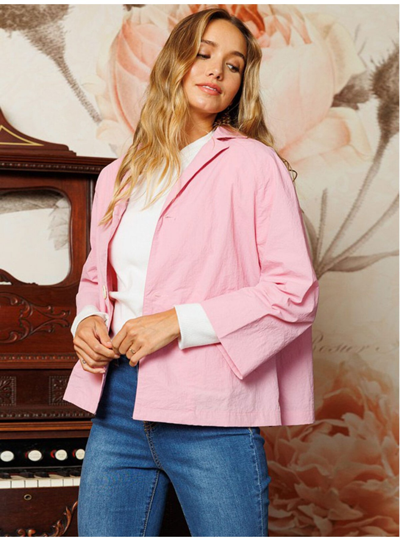 WOMEN'S LONG SLEEVE BUTTON CLOSURE FRONT POCKETS BLAZER