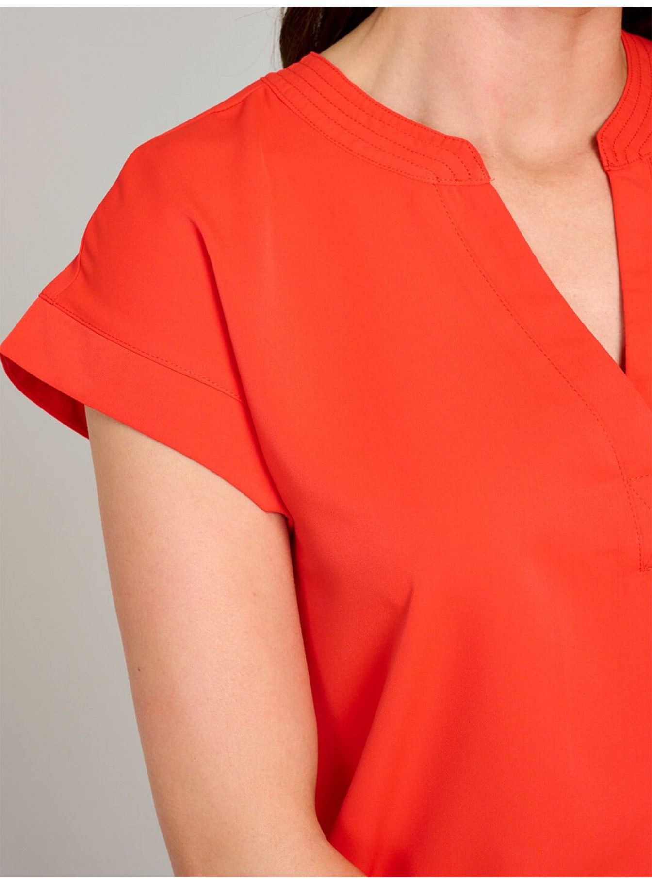 WOMEN'S SHORT SLEEVE V-NECK SOLID BLOUSE WOMEN'S SHORT SLEEVE V-NECK SOLID BLOUSE