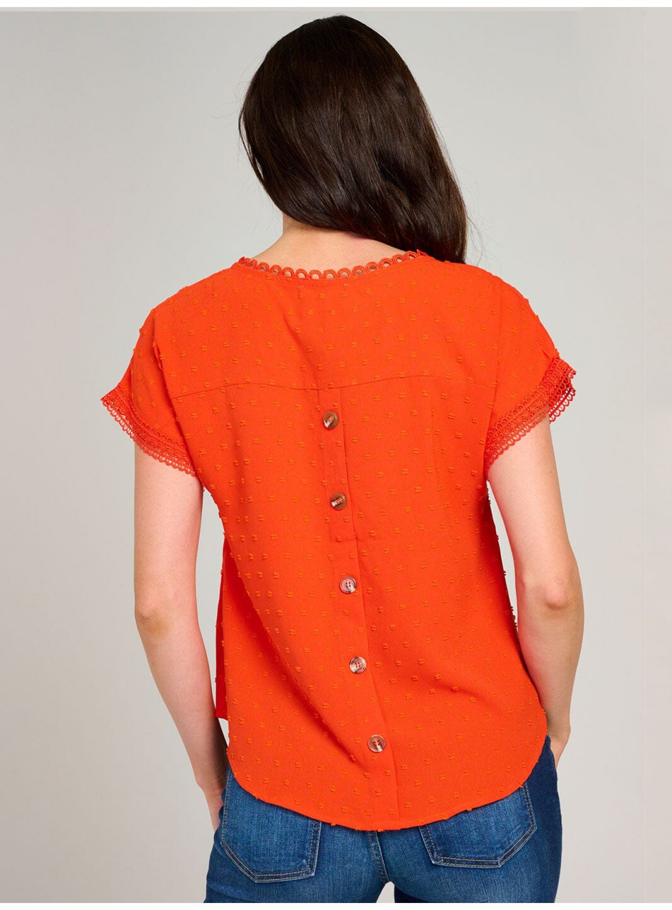 WOMEN'S SHORT SLEEVE V-NECK SWISS BACK DETAILED BLOUSE