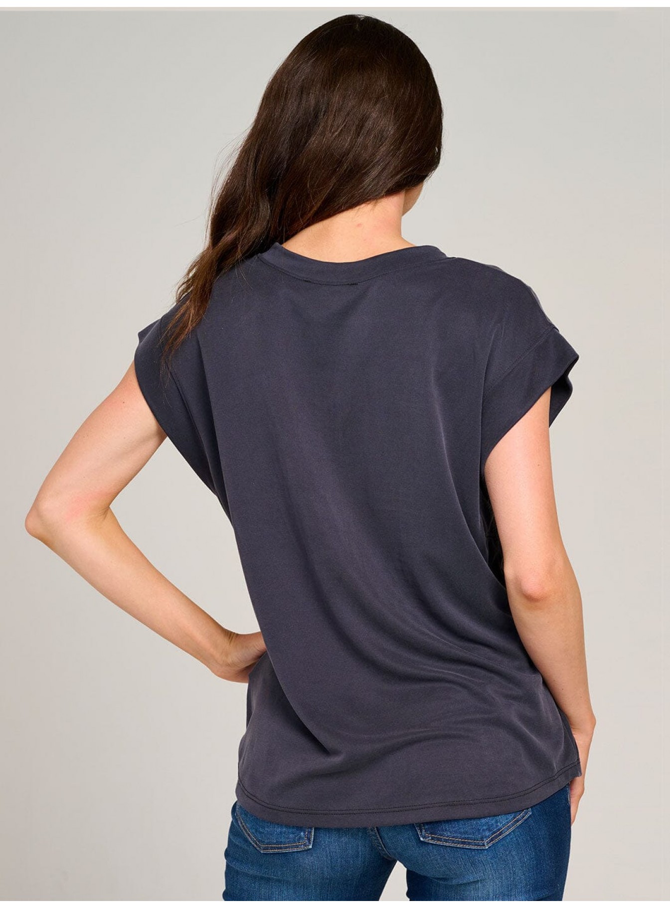 WOMEN'S SHORT SLEEVE V-NECK SOLID TOP
