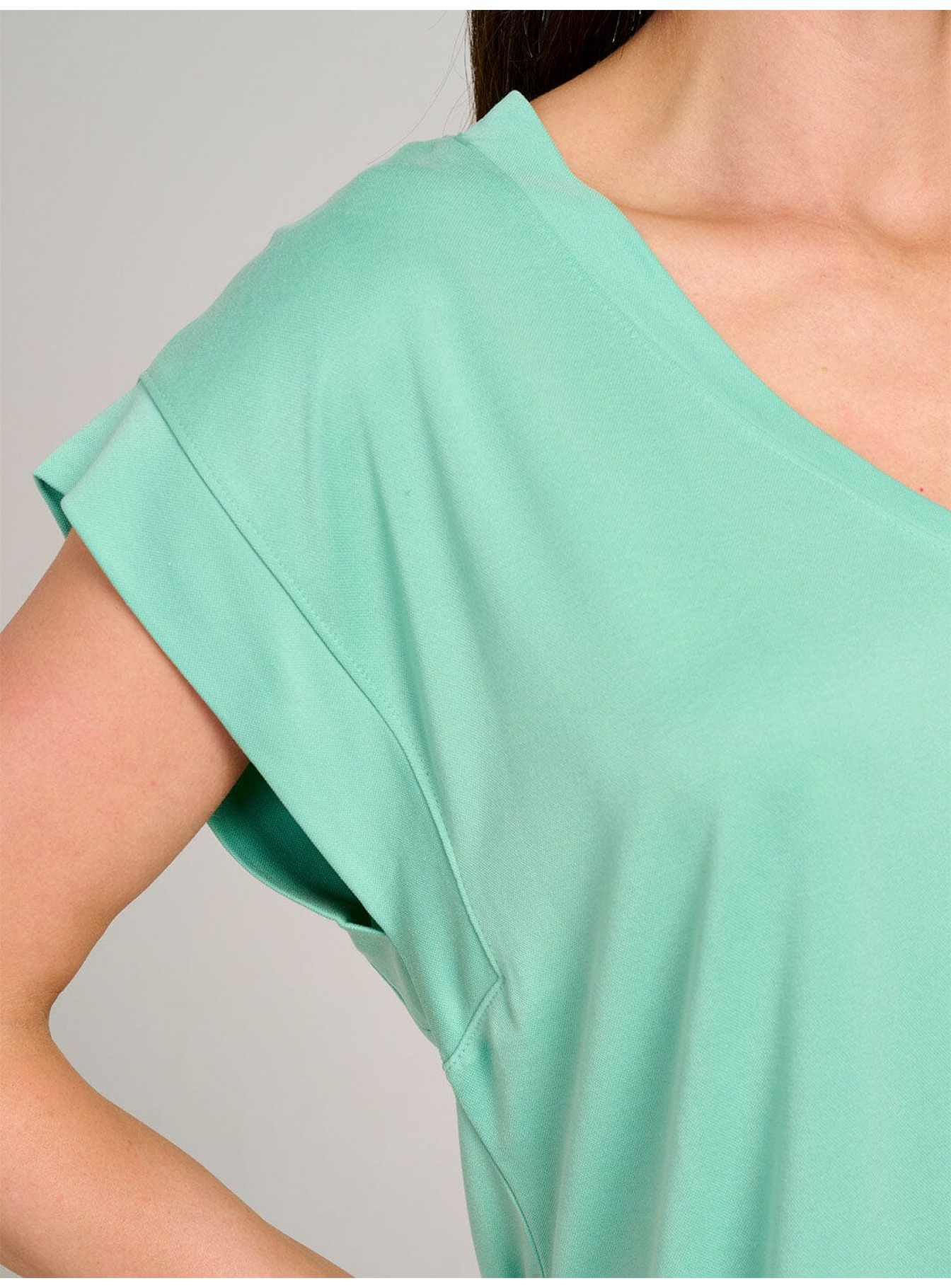 WOMEN'S SHORT SLEEVE V-NECK SOLID TOP