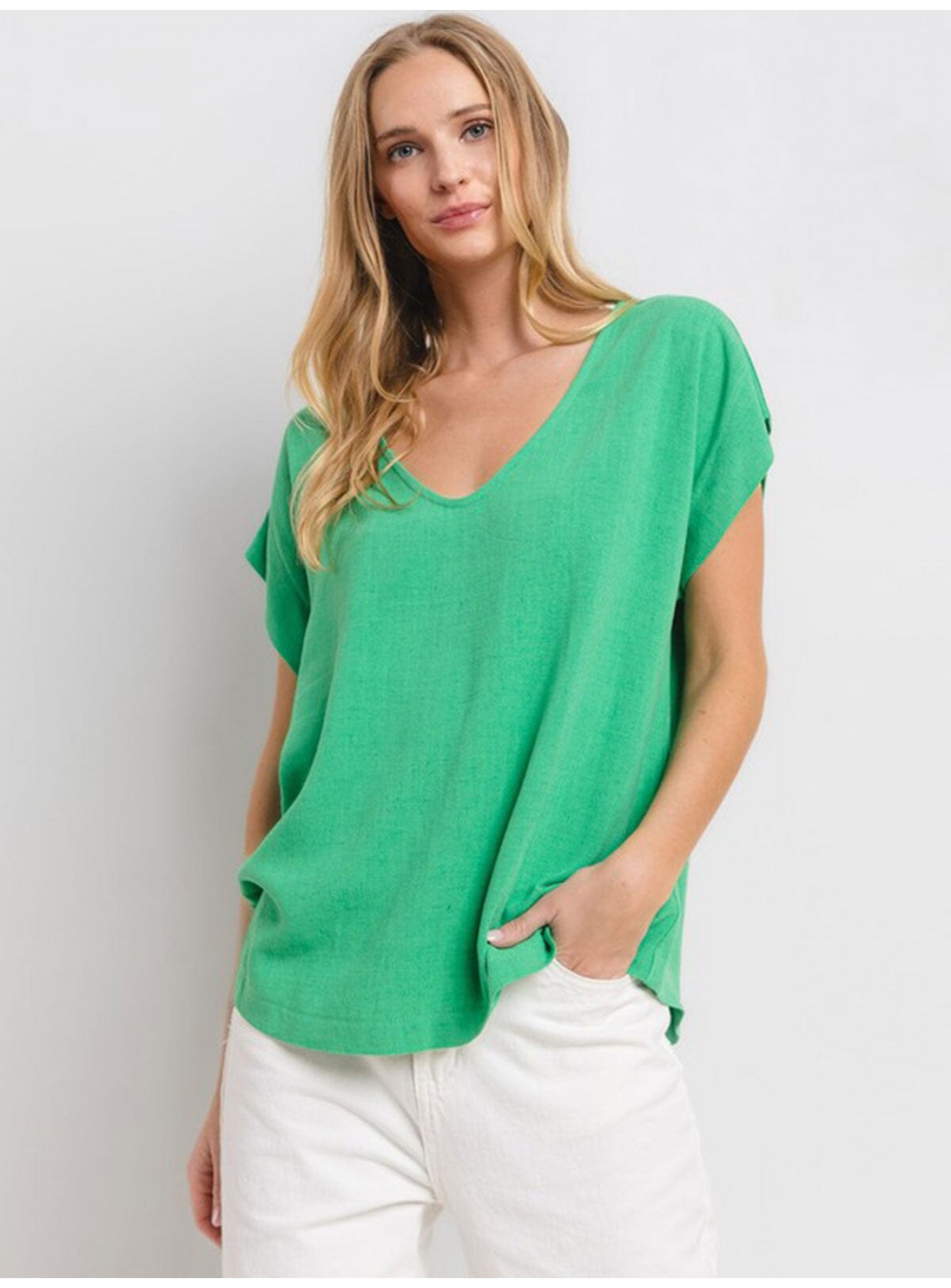 WOMEN'S SHORT SLEEVE V-NECK SOLID TUNIC TOP WOMEN'S SHORT SLEEVE V-NECK SOLID TUNIC TOP