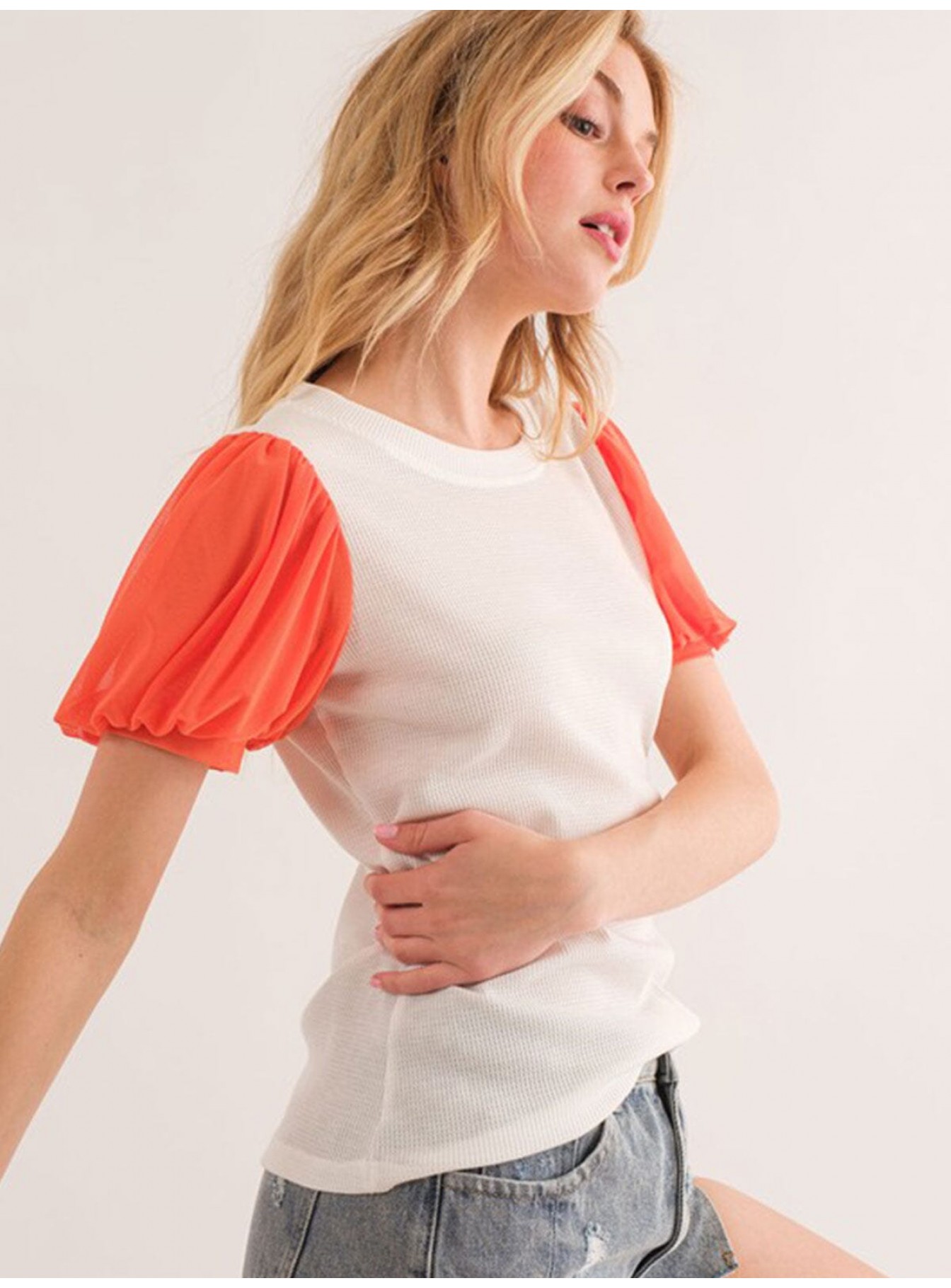 WOMEN'S SHORT PUFF SLEEVE RIBBED COLORBLOCK TOP