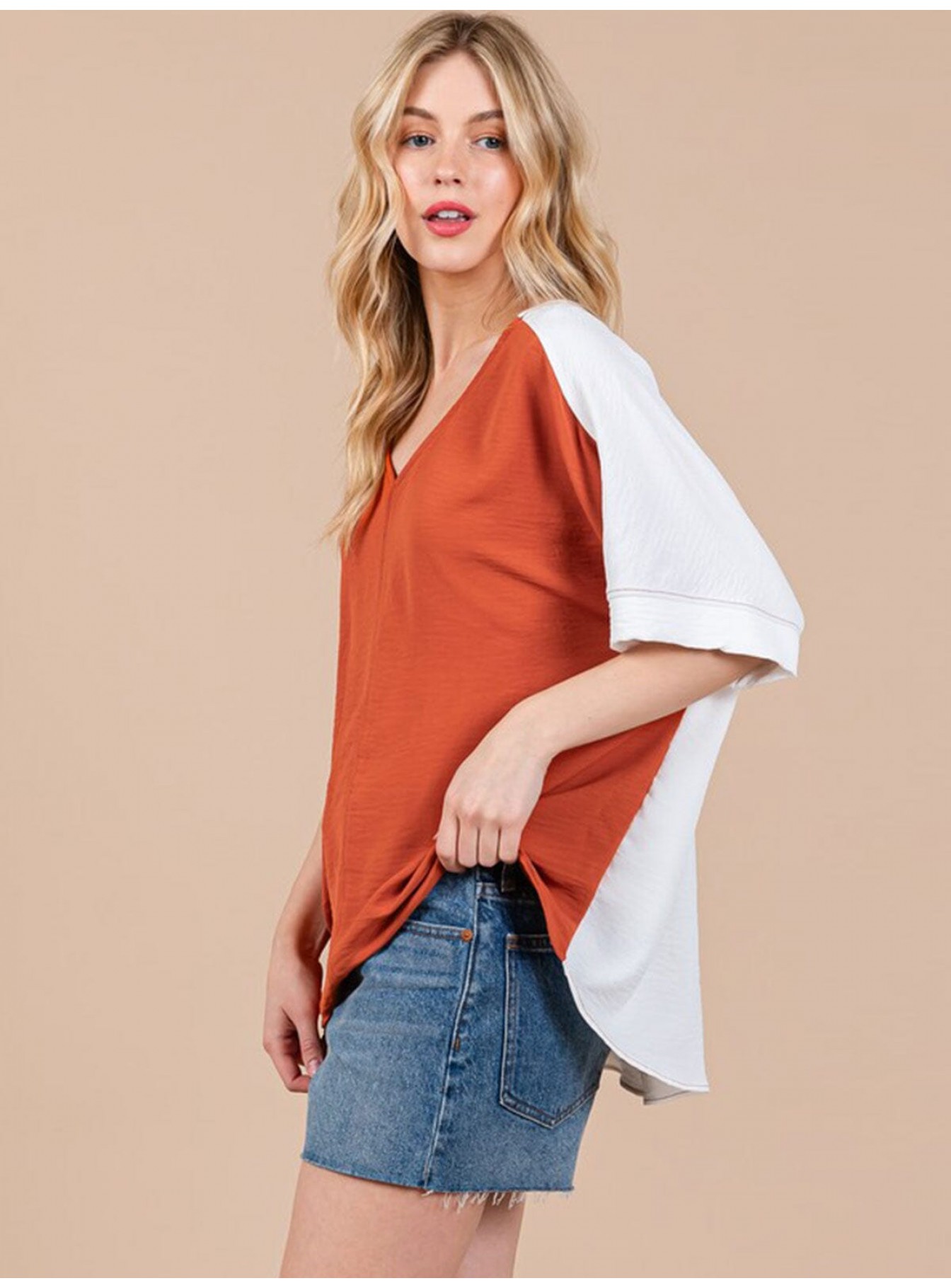 WOMEN'S SHORT SLEEVE V-NECK COLORBLOCK TUNIC HIGH-LOW TOP