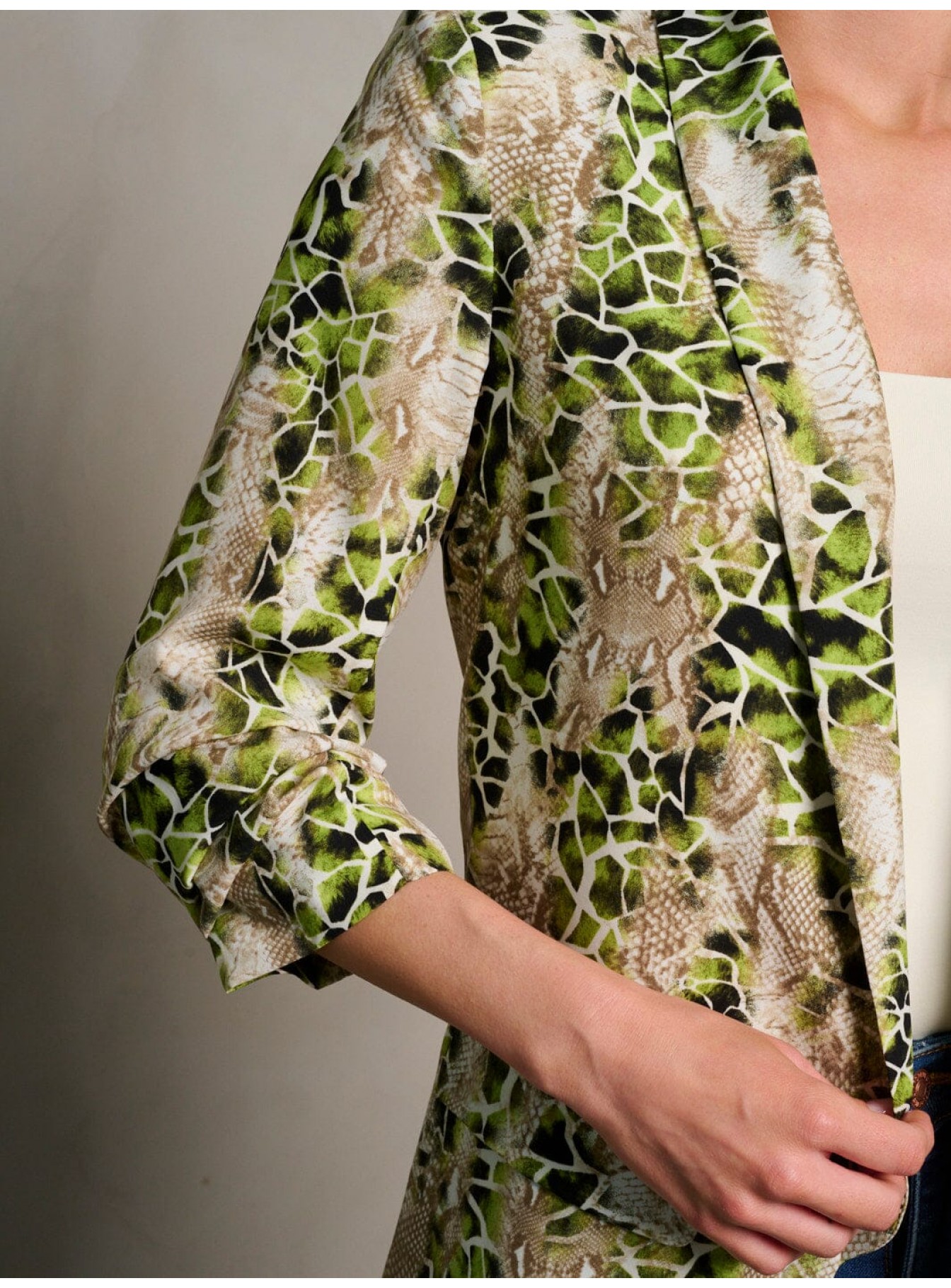 WOMEN'S 3/4 RUCHED SLEEVES OPEN FRONT SNAKE PRINT BLAZER