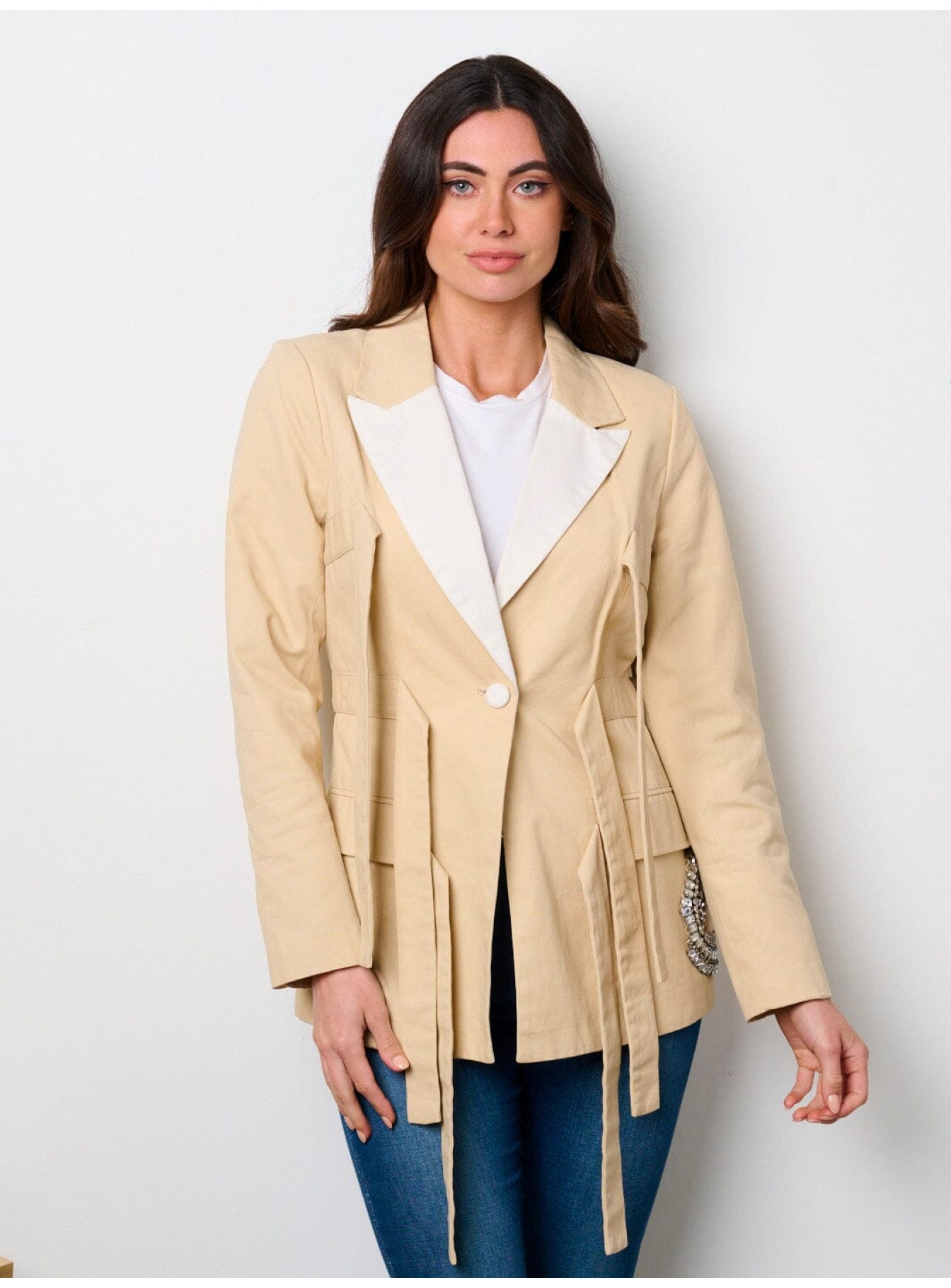 WOMEN'S LONG SLEEVE BUTTON CLOSURE SELF TIE STUDS DETAILED BLAZER