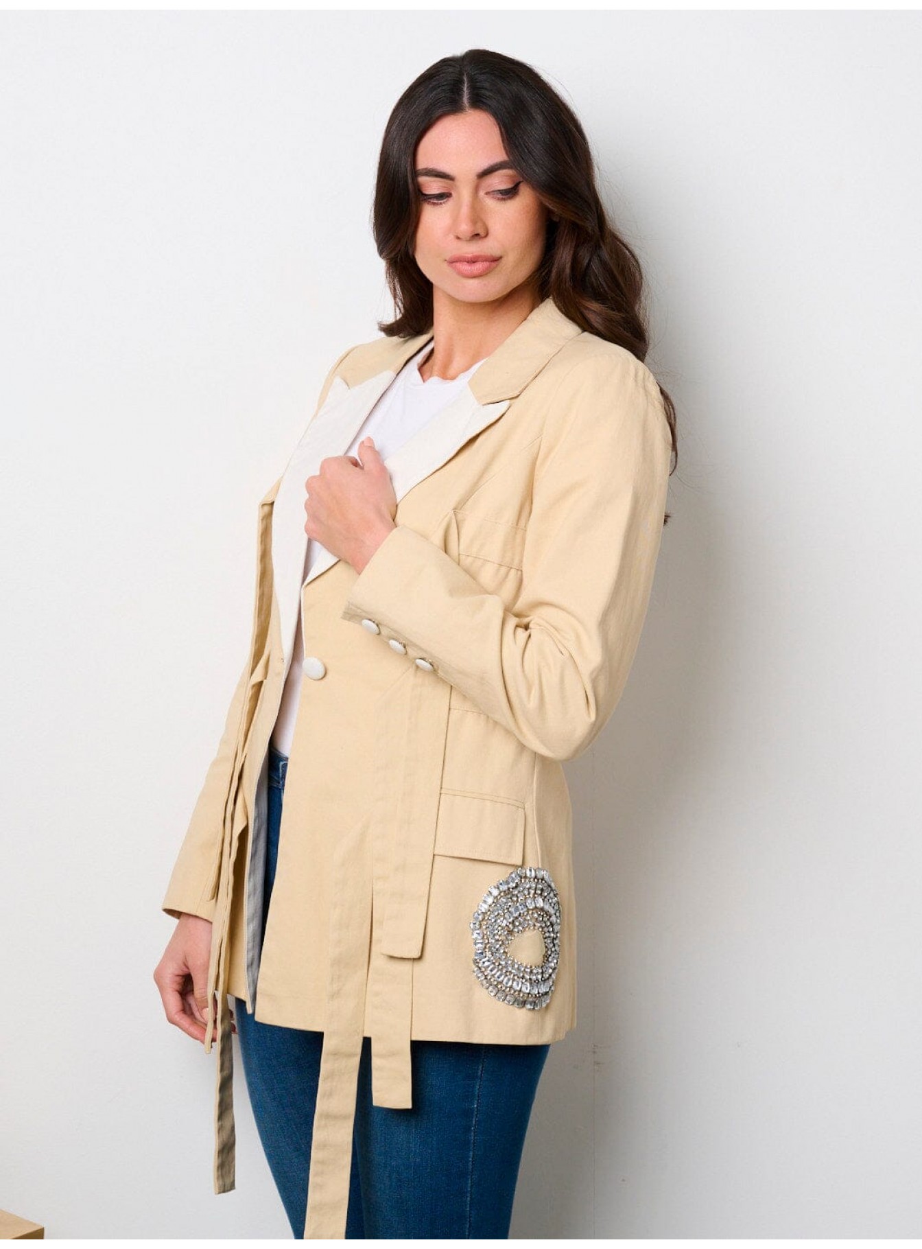 WOMEN'S LONG SLEEVE BUTTON CLOSURE SELF TIE STUDS DETAILED BLAZER