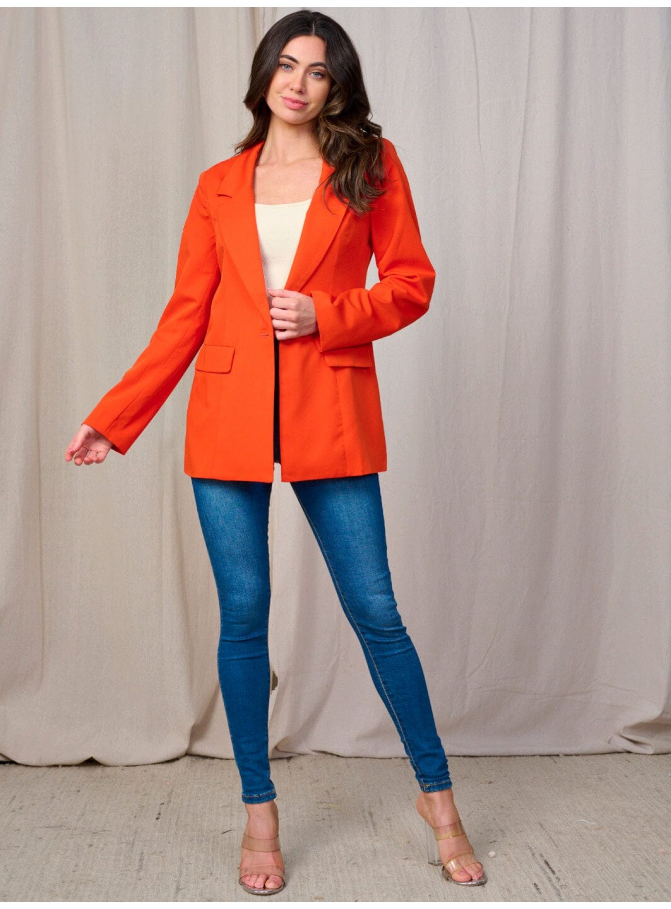 WOMEN'S LONG SLEEVE BUTTON CLOSURE BLAZER